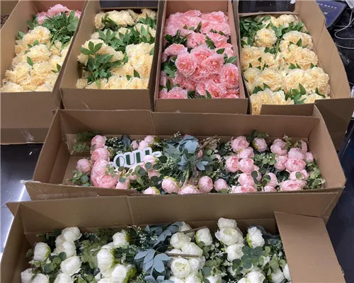 Matagumpay na nanalo si Ouli ng isang malaking pagkakasunud -sunod ng mga artipisyal na bulaklak na nagkakahalaga ng 30,000 US dolyar mula sa Canada