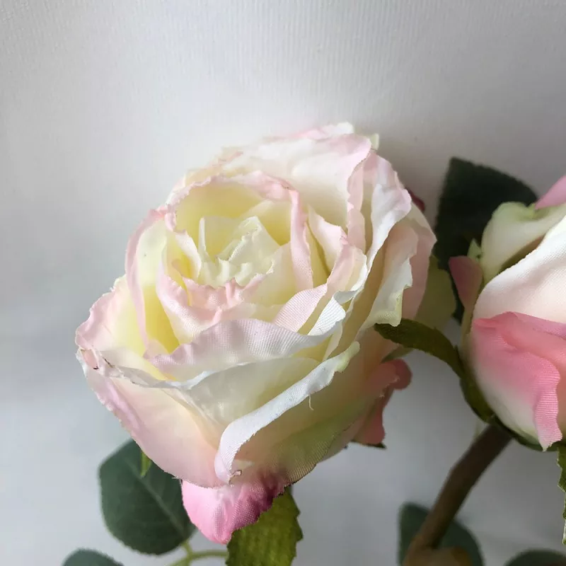 Artipisyal na Rose Spray