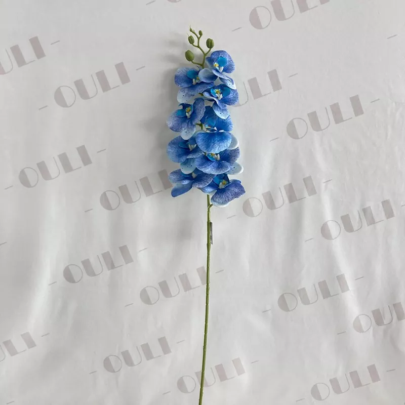 Maraming kulay na faux orchid